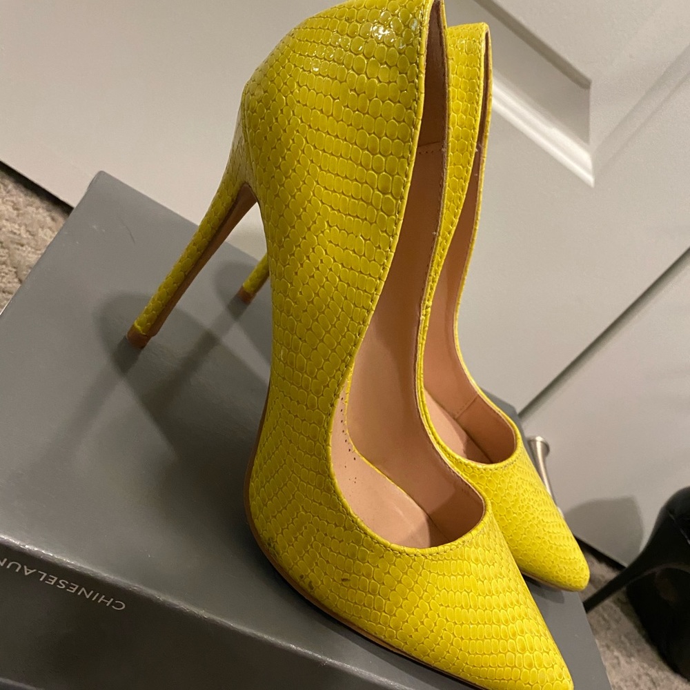 Heels - Picture 2 of 2